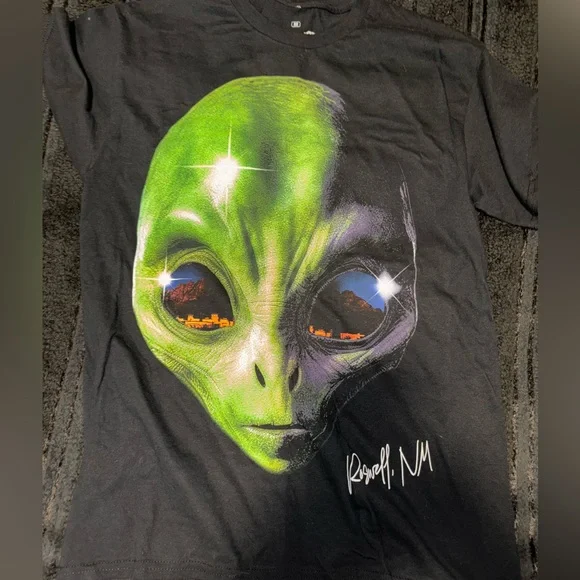 Vintage Themed Alien Tee Shirt - Picture 3 of 3